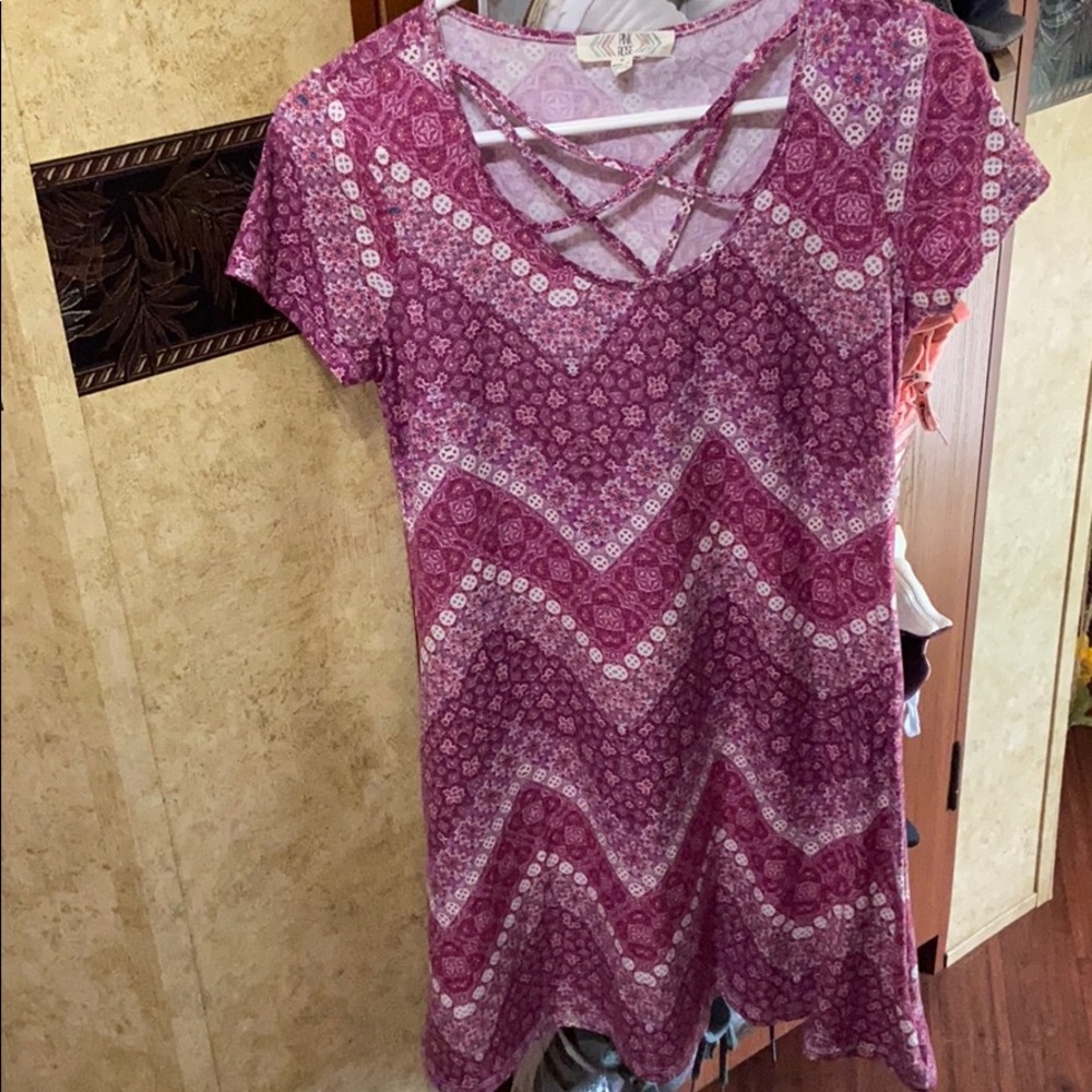I’m selling a cute maxi dress!